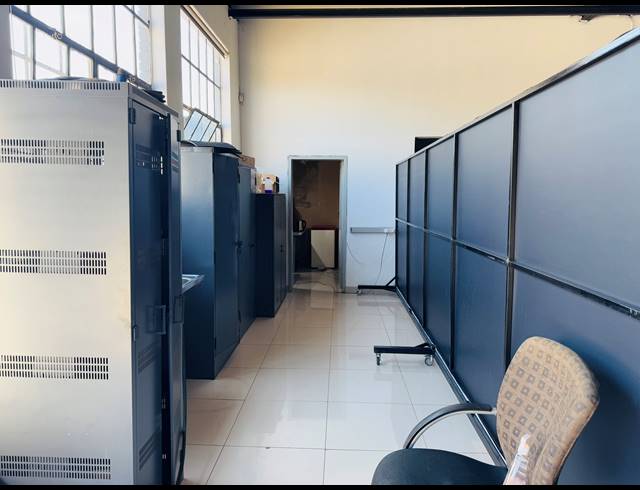 4,202M² BUSINESS CENTRE FOR SALE IN MAYVILLE
